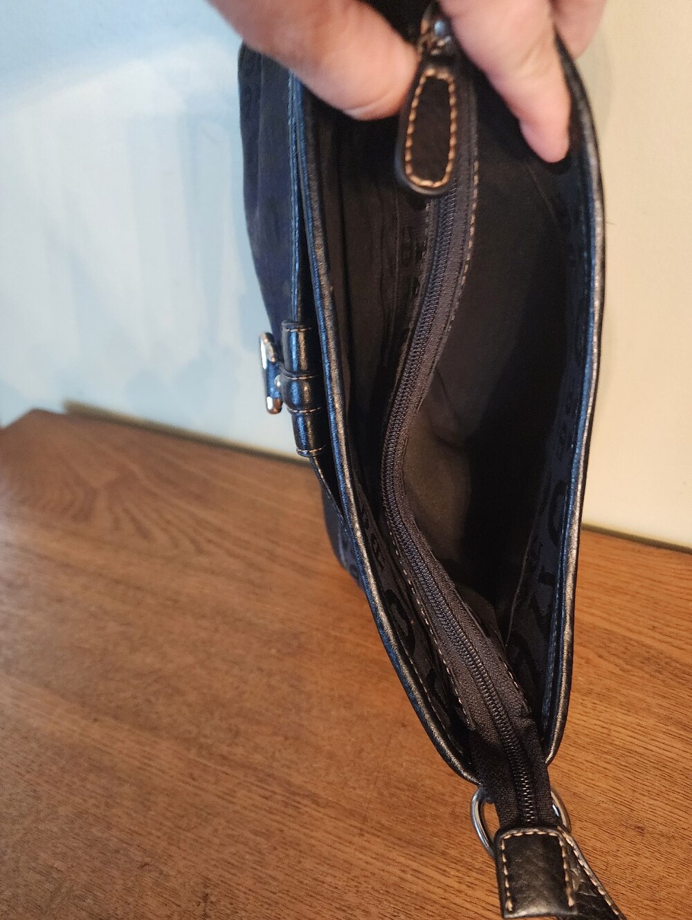 Etienne Aigner Shoulder Bag - Picture 8 of 11